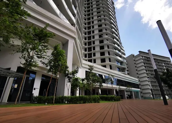 Promo Connected Train 4 Bedroom Above Mall 20