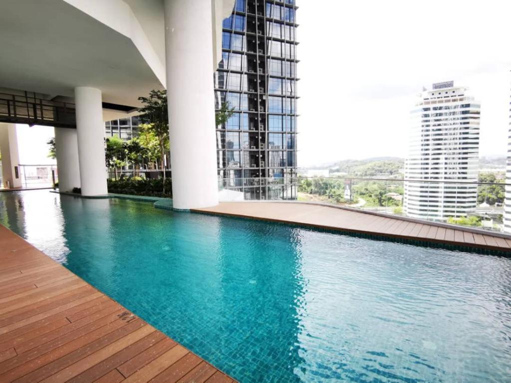 Pangsapuri Promo Connected Train 4 Bedroom Above Mall 20 *
