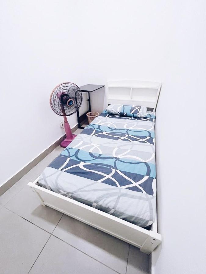 Pangsapuri Promo Connected Train 4 Bedroom Above Mall 20 *