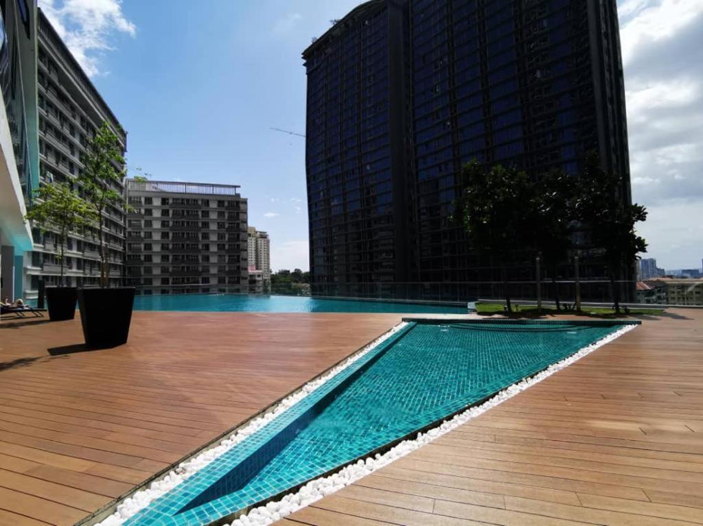 Promo Connected Train 4 Bedroom Above Mall 20 *