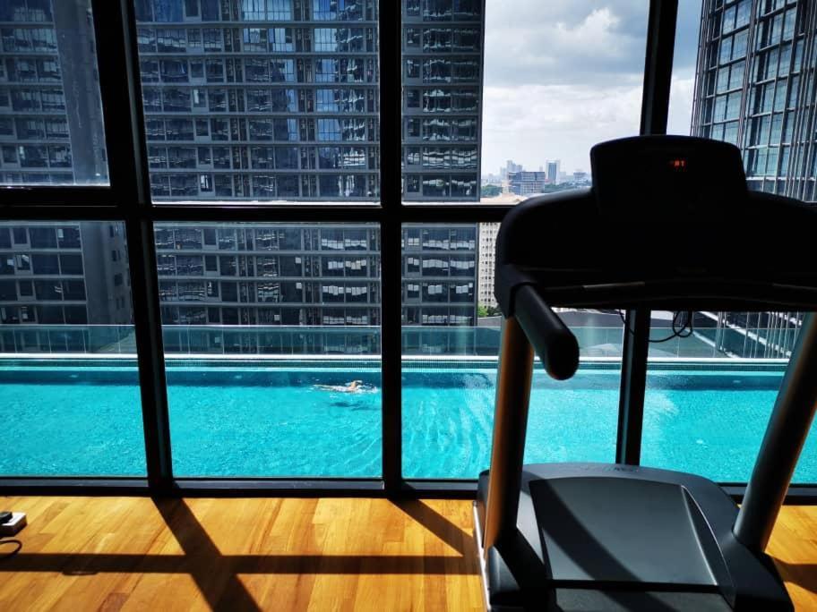Promo Connected Train 4 Bedroom Above Mall 20 * Kuala Lumpur