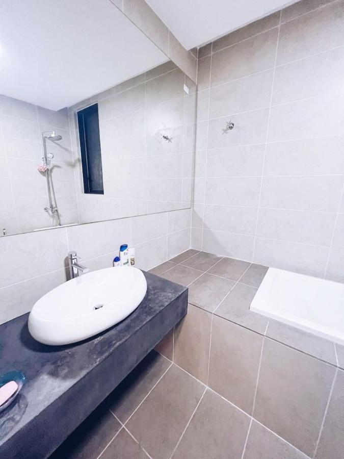 Pangsapuri Promo Connected Train 4 Bedroom Above Mall 20 *